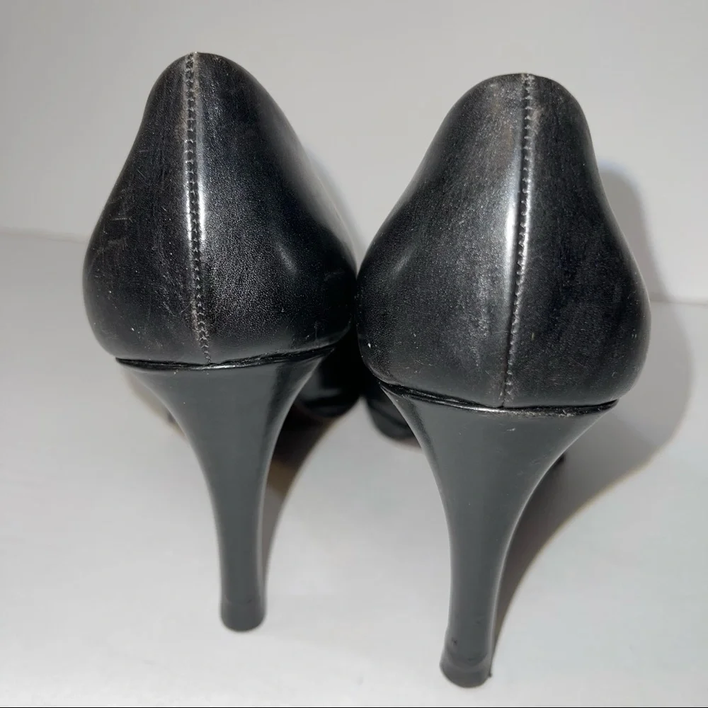 Ralph Lauren pump  black leather size 8